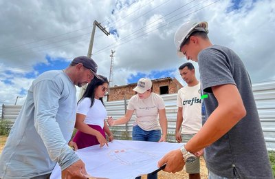 Prefeita Marcela Gomes aproveita o sábado para visitar obras em andamento em Novo Lino