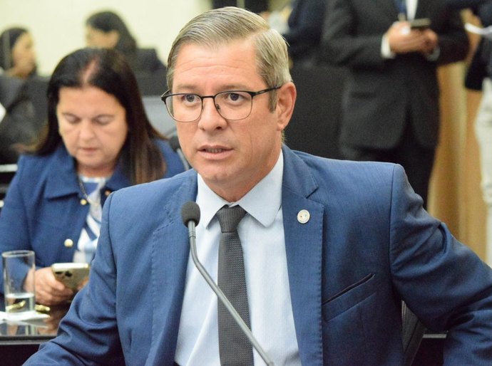 ALE derruba veto e aprova PL que autoriza policiais a exercerem atividades de magistério