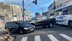 Colisão entre dois carros deixa passageira morta no Centro de Aracaju