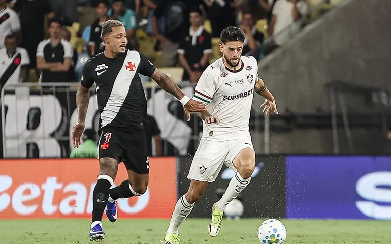 Vasco vira nos acréscimos e derrota o Fluminense em clássico no Maracanã