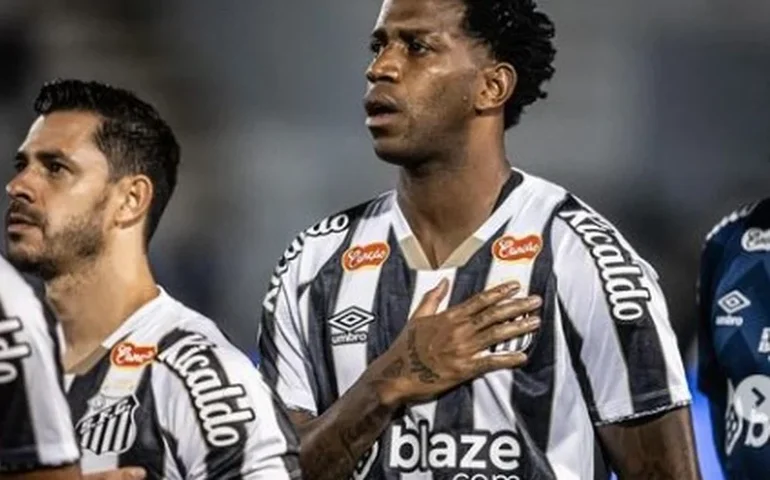 Gil aposta na zaga para Santos largar bem contra o Vasco: 'Grande jogo para não perder pontos'