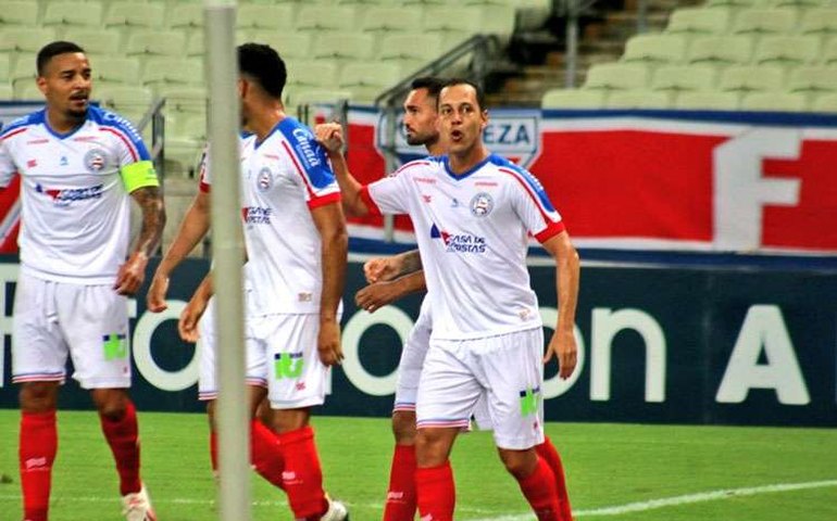 Com Rodriguinho iluminado, Bahia goleia Fortaleza e complica Vasco e Goiás