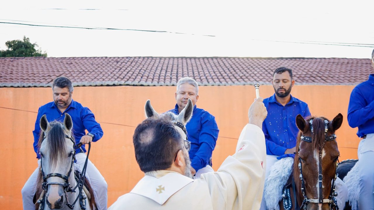 Bênção aos cavaleiros e muita religiosidade marcam a Romaria de Frei Damião
