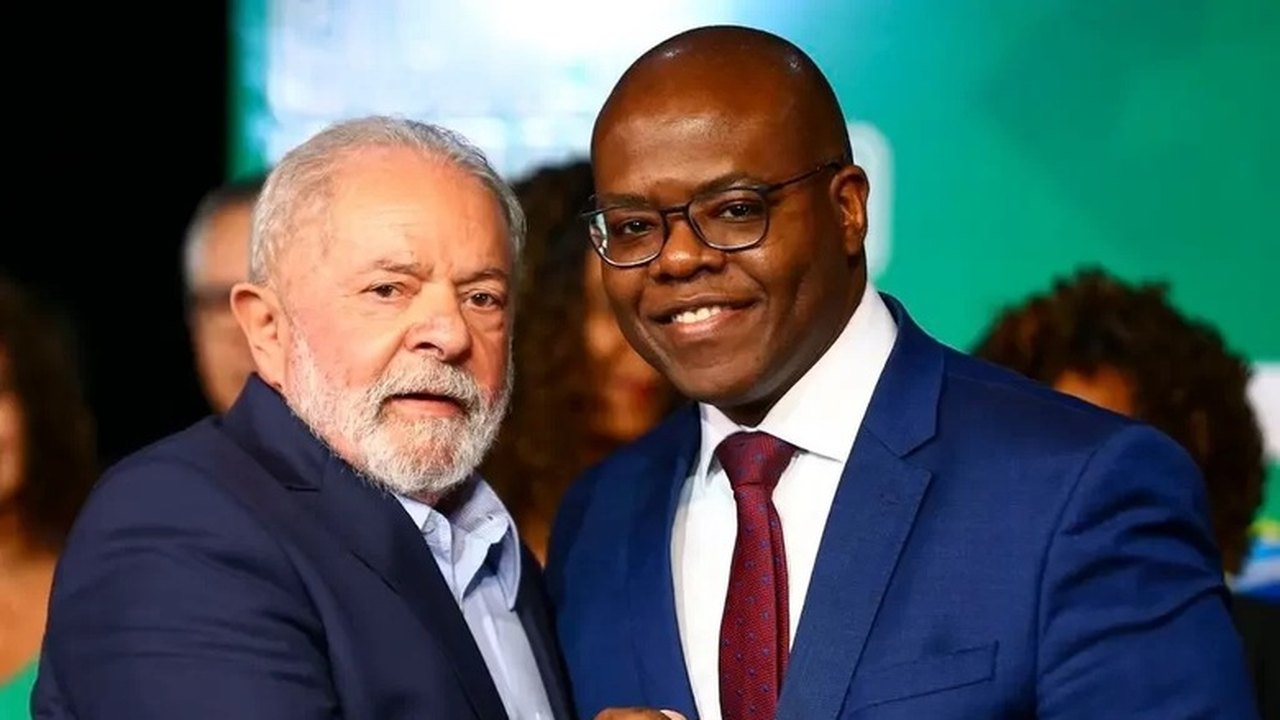 Silvio Almeida toma posse como ministro dos Direitos Humanos e Cidadania