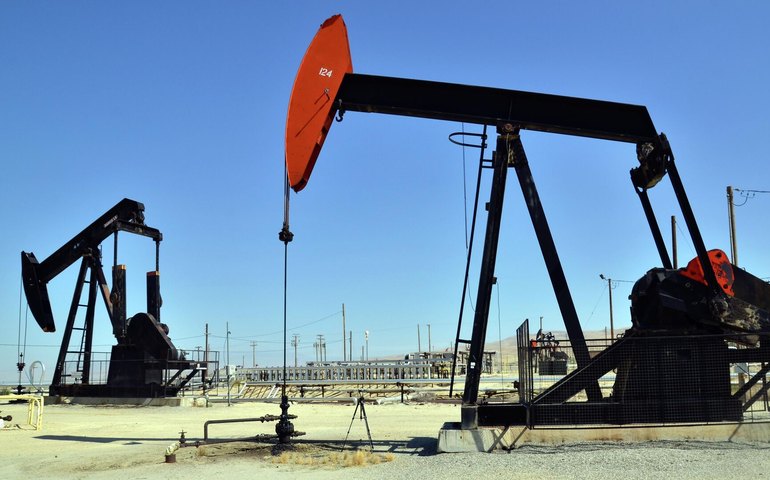 Governo dos EUA busca controlar reservas de petróleo do Irã, afirma alto funcionário