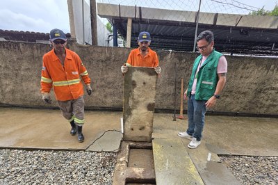 Operação Língua Suja autua residencial por lançar esgoto na rede pluvial, no Feitosa