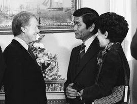 Ex-governador do Havaí, George Ariyoshi, o primeiro governador dos EUA de ascendência asiático-americana, morre aos 100 anos