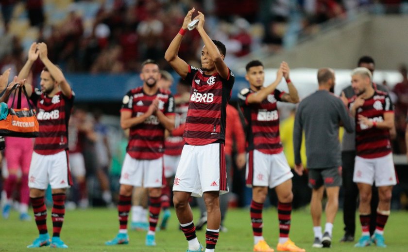 Flamengo faz 3 no São Paulo no Maracanã e vence a 1ª no Brasileirão