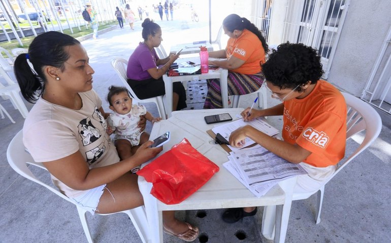 Secretaria da Primeira Infância leva atendimentos e cadastros do Cartão Cria ao Rei Pelé