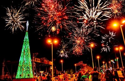 Papai Noel chega ao Natal Luz no Interior neste domingo (2), em Palmeira