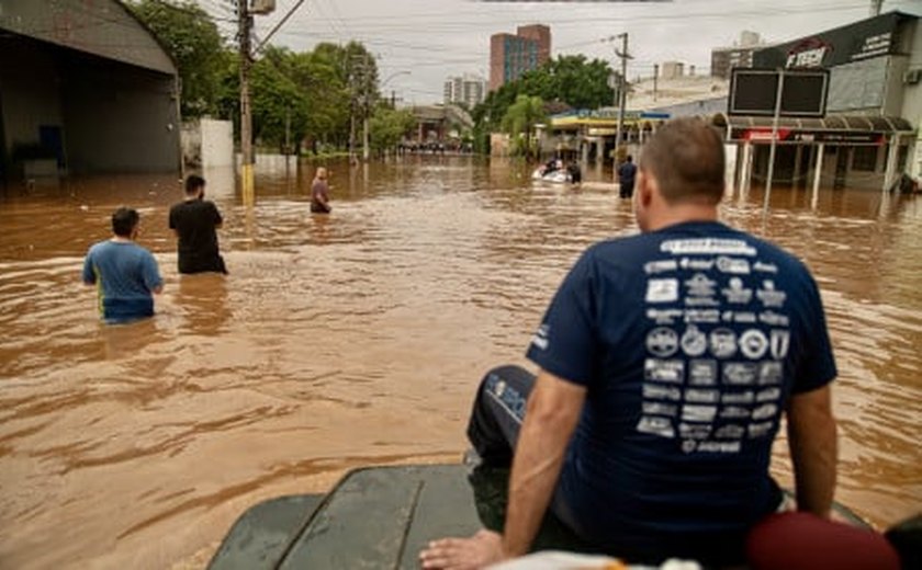 Crianças e professores ficam ilhados após creche ser inundada em Osasco durante temporal