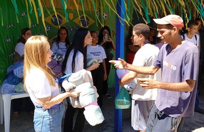 Assistidos pelos Centros Pop recebem doações de cobertores