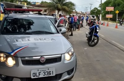 Lei Seca recolhe CNHs e flagra inabilitados no interior