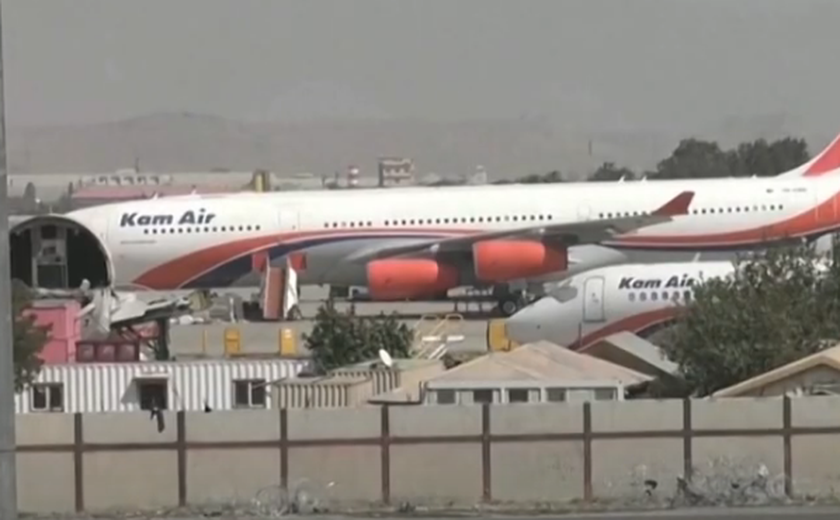 Talibã afirma que voos internacionais podem ser retomados