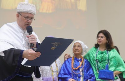 Ufal faz outorga do título de Doutora Honoris Causa a Mãe Mirian