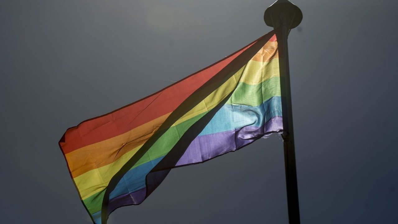 Canadá alerta residentes LGBTQIA+ sobre riscos de viagem aos EUA