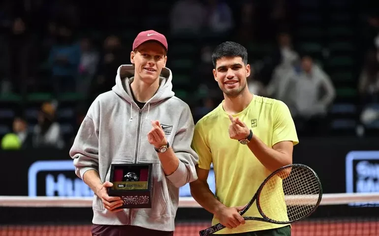 Alcaraz derrota Sinner em partida de exibição descontraída em Seul