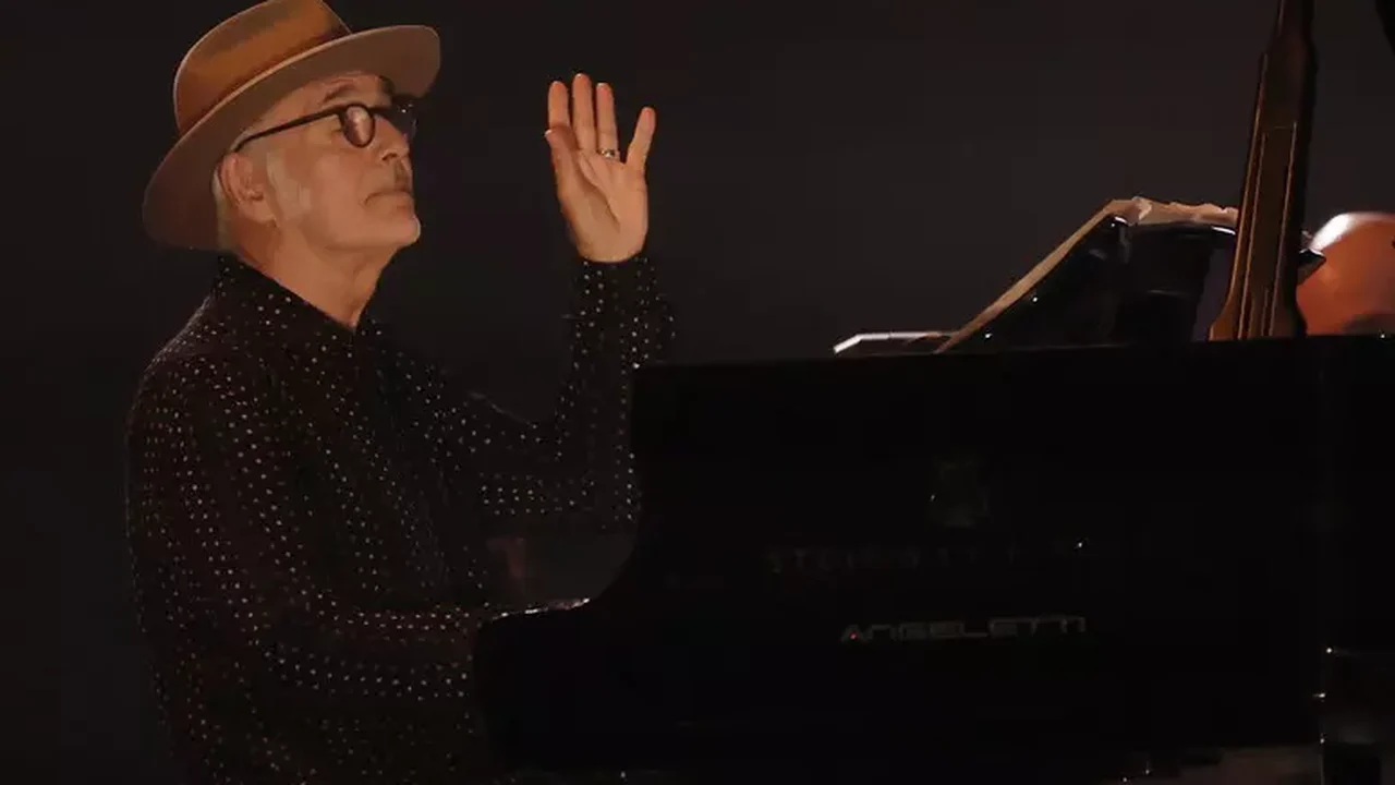 Ludovico Einaudi retornará ao Brasil em 2027 para apresentação única em SP