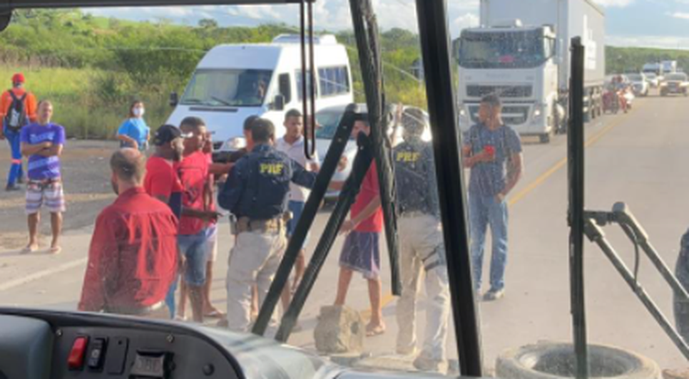 Trecho da BR-101 no município de Maruim é totalmente bloqueado por manifestantes / Foto: Foto: Reprodução/Redes Sociais