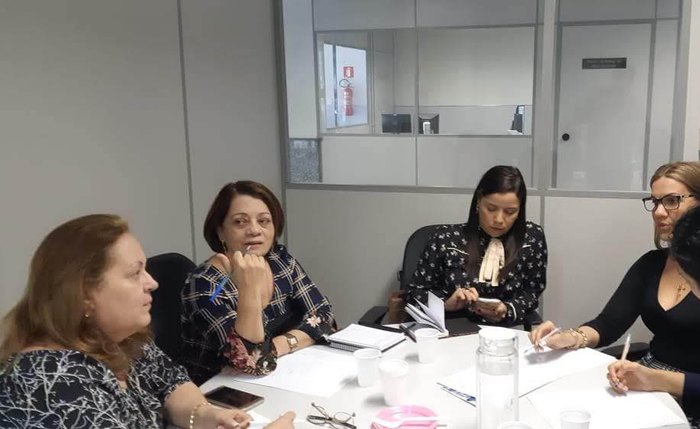 Idealizadoras da campanha: promotoras Marluce Falcão e Maria José Alves, jornalista Janaina Ribeiro, promotora Hylza Torres e Cristina Mendes, chefe do Cerimonial do MP