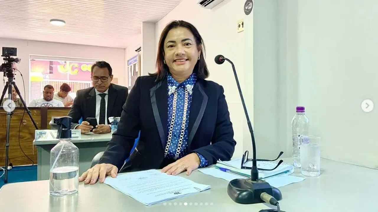 “Manobra política orquestrada pelo prefeito e seus súditos”, diz vereadora após TJ-AL devolver o mandato