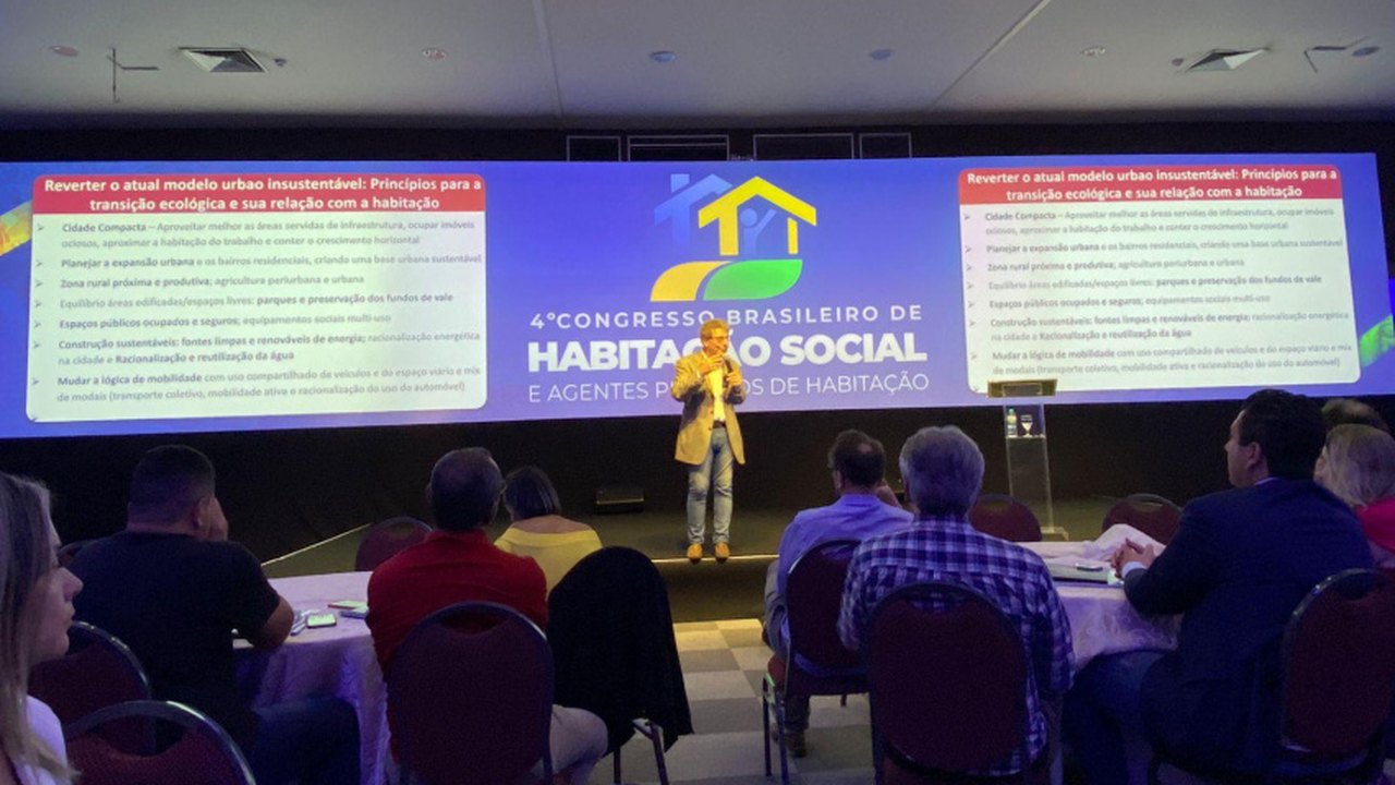 Habitação marca presença em congresso nacional realizado em Foz do Iguaçu