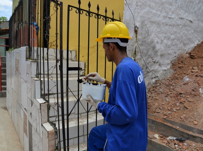 Estado inicia melhorias habitacionais na Grota da Macaxeira, em Maceió