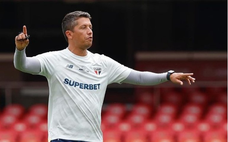 Presidente do São Paulo revela permanência de Carpini e fala de Abel Ferreira