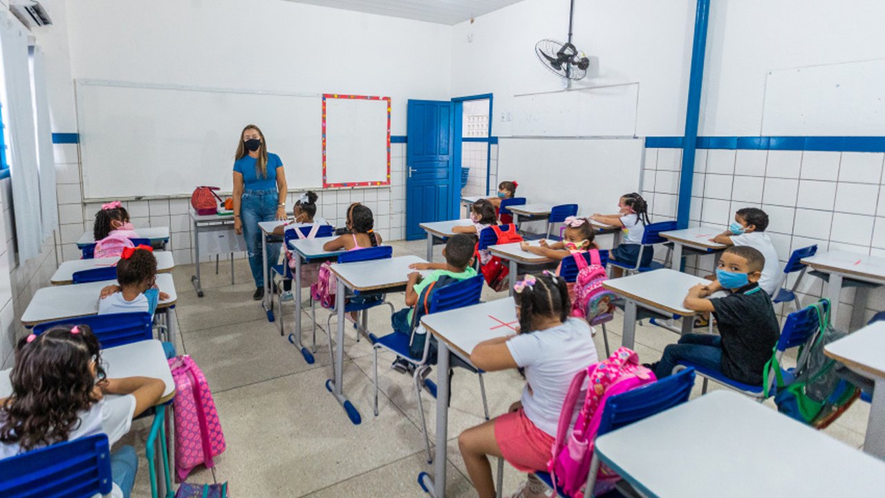 Prefeitura de Maceió valoriza a educação e já investiu em 2022 mais de R$ 171 milhões para custeio de pessoal