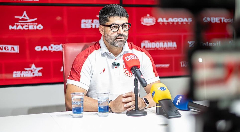 Ari Barros está de saída do CRB  / Foto: ASCOM CRB