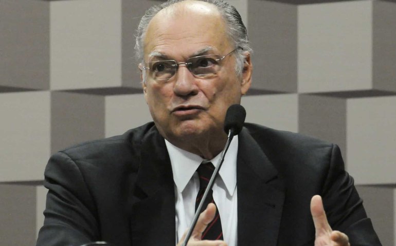 &#8216;Partidos têm que se adaptar a mudanças na sociedade&#8217;, diz Roberto Freire