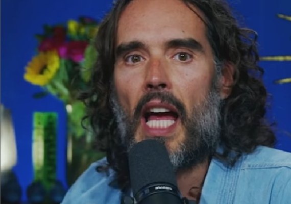 Ex-marido de Katy Perry, Russell Brand tem quinta queixa por agressão sexual confirmada