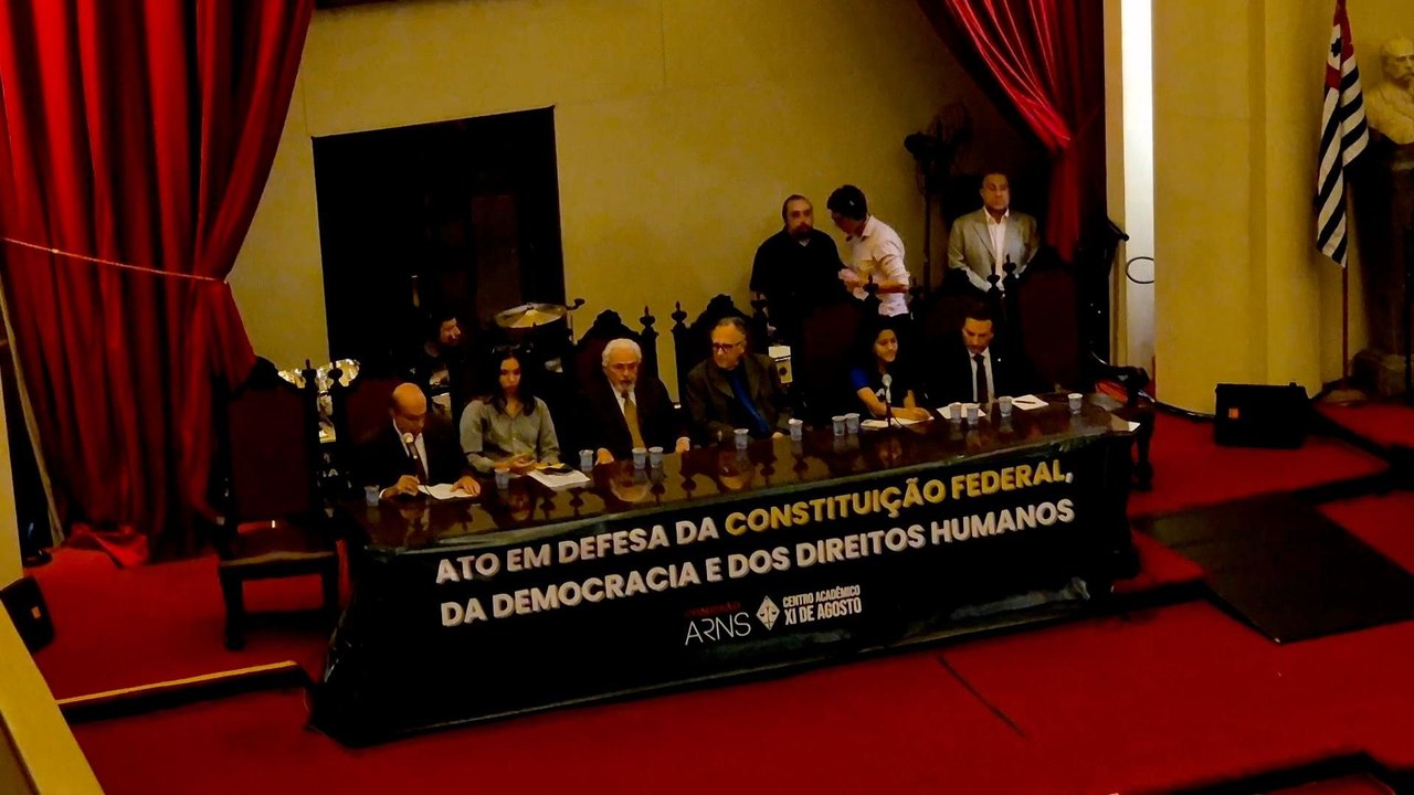 Manifesto em defesa da Constituição reúne 724 assinaturas na USP a 4 dias do 2º turno