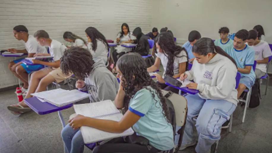 Brasil melhora desempenho escolar no longo prazo, mas patamar é baixo