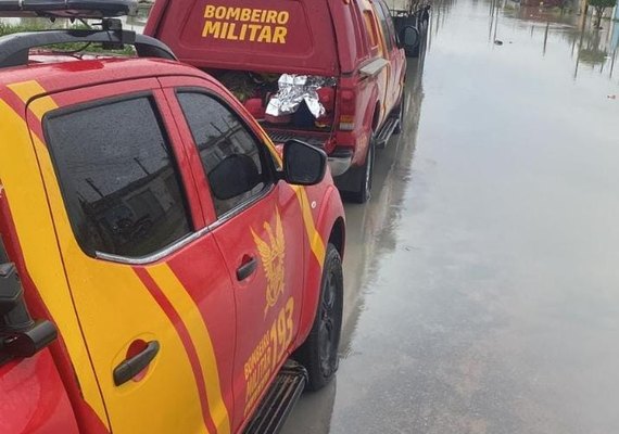 Bombeiros resgatam casal ilhado após chuvas e elevação de rios em São josé da Laje