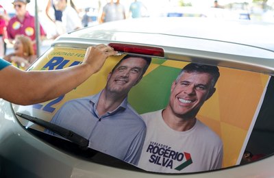 Rui Palmeira faz grande adesivaço em Rio Largo com apoio do vereador Rogério Silva