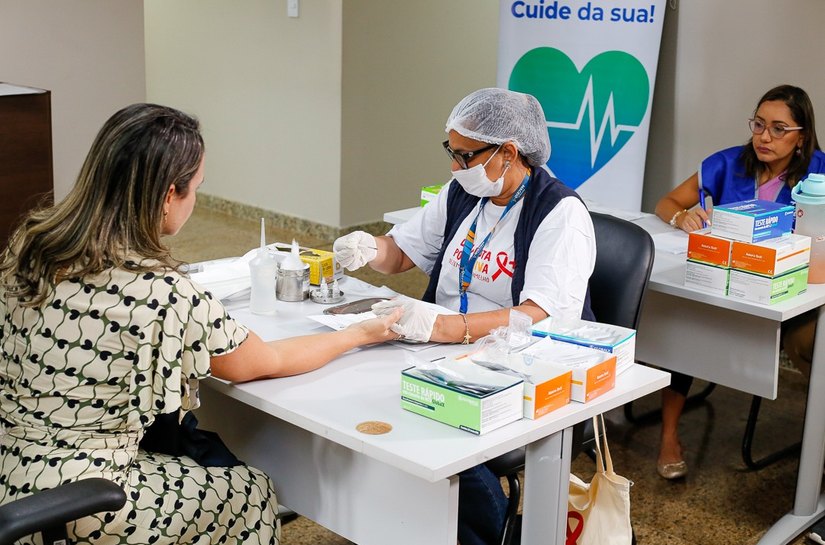 Setor médico oferta testes rápidos para HIV, Hepatites e Sífilis em ação na sede do TJAL