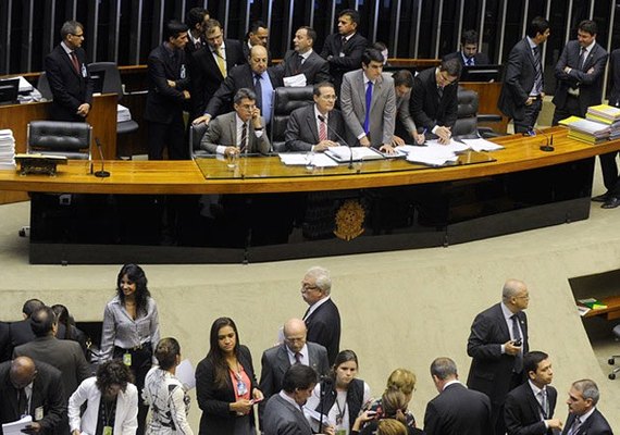 Renan anuncia economia e votação eletrônica em comissões