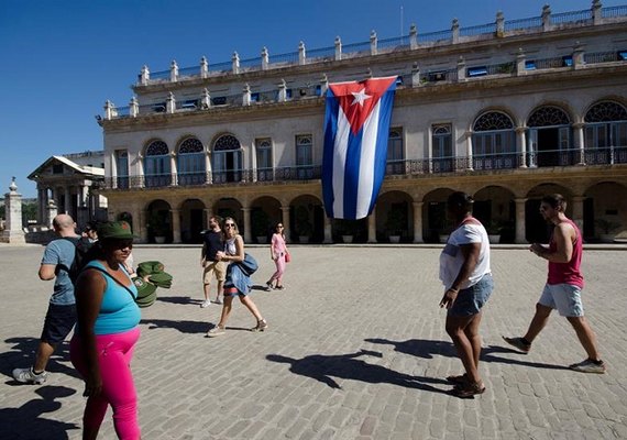 UE decide revogar &#8216;posição comum&#8217; contra Cuba e vai assinar primeiro acordo bilateral com ilha