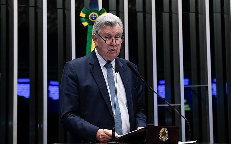 Brasil deveria receber pagamento para preservar floresta, diz Heinze