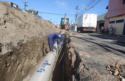 Substituição de rede vai melhorar serviço de coleta de esgoto no Centro de Maceió