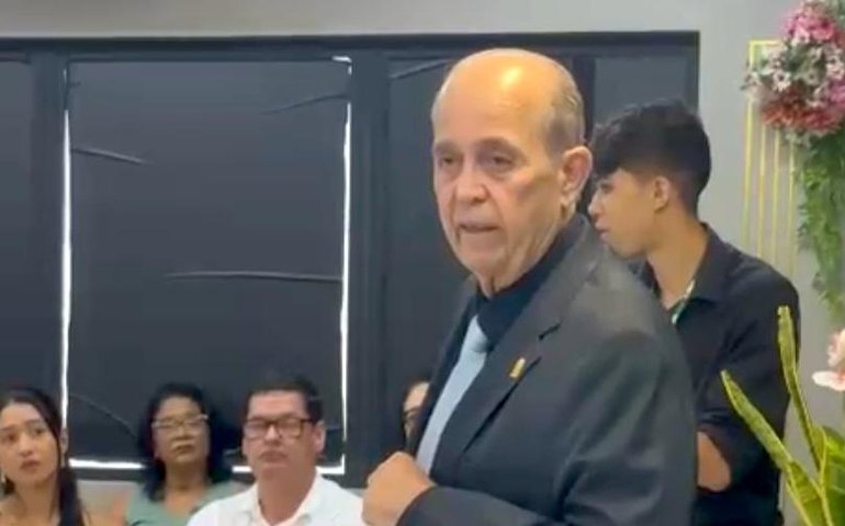 Em casamento coletivo, Celyrio Adamastor enfatiza a essência da constituição familiar