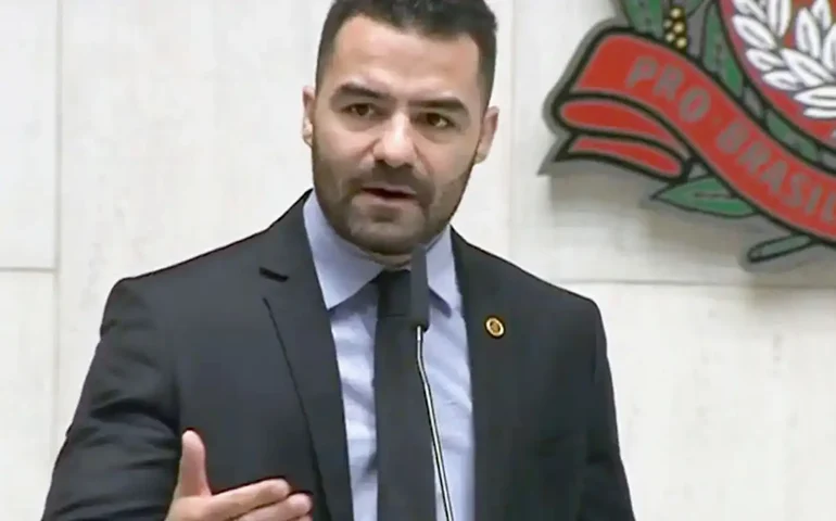 MBL fará prévia entre deputado cassado e comentarista para definir candidato