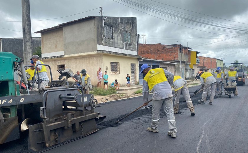 Maceió Tem Pressa: Infraestrutura pavimenta ruas no Village Campestre II