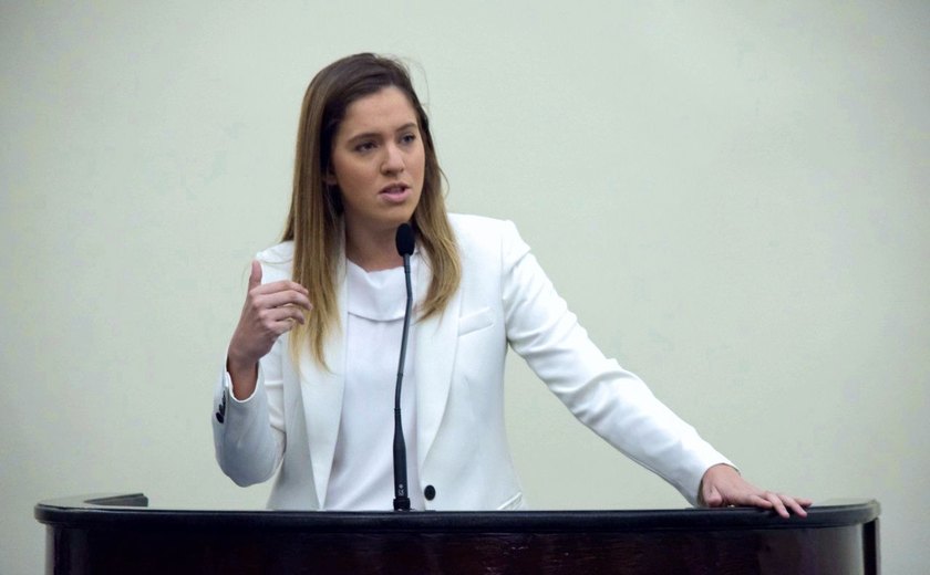 Deputada Cibele Moura denuncia Casal por cobrar R$ 1 mil em hidrômetro