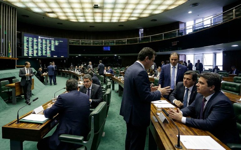 PEC que reduz maioridade penal para 16 anos avança na Câmara; entenda os próximos passos