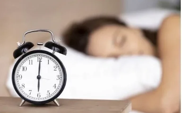 O Impacto do Sono Noturno na Saúde da Pele e Por Que os Hábitos Diários São Mais Importantes do que Qualquer Creme ou Tratamento