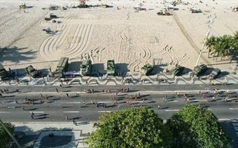 Sem a multidão bolsonarista, comemoração do Dia da Marinha tem público esvaziado