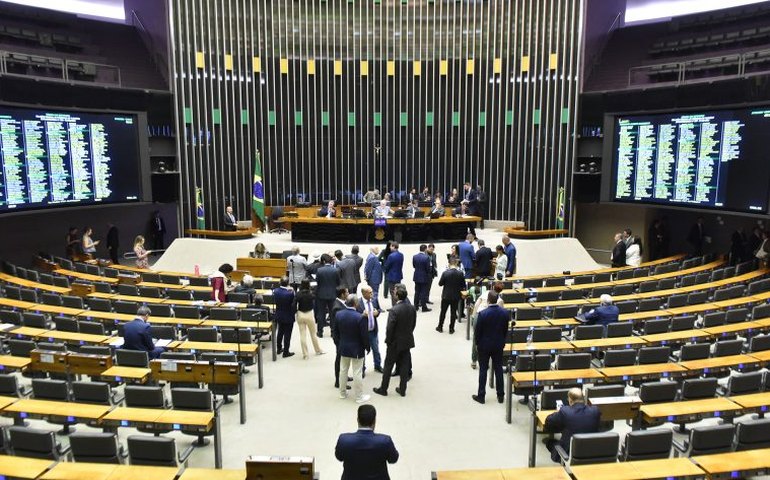 Câmara aprova projeto que derruba aumento do IOF por 383 a 98; texto segue para o Senado