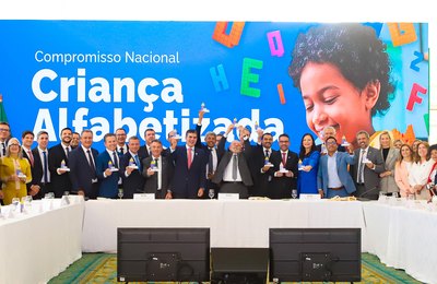 Governo de Alagoas adere integralmente ao Criança Alfabetizada e reforça educação como prioridade absoluta